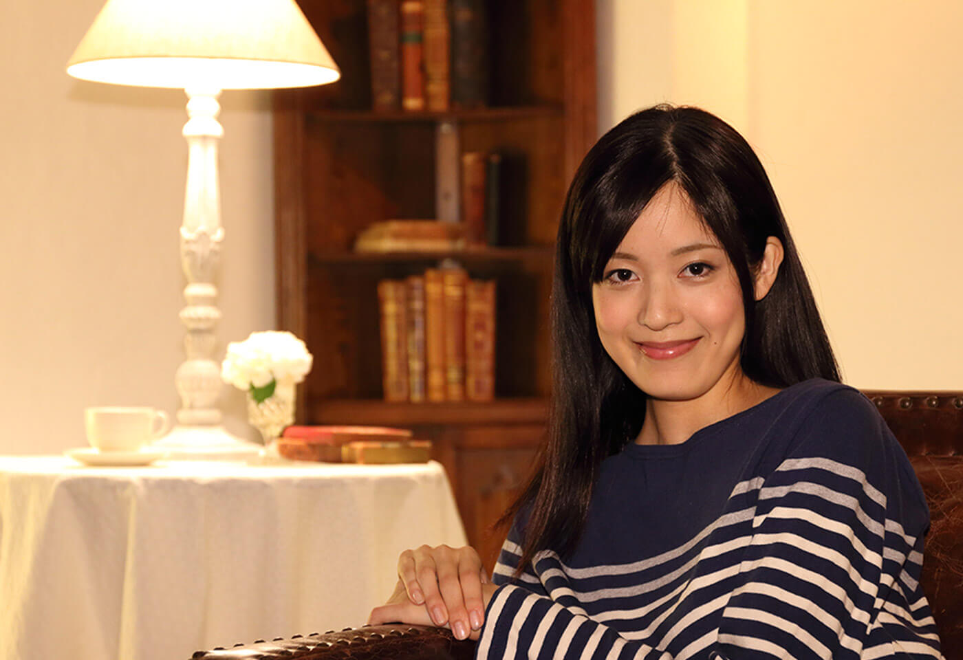 Girl by lamp taken using Canon Speedlite 430EX III-RT flash