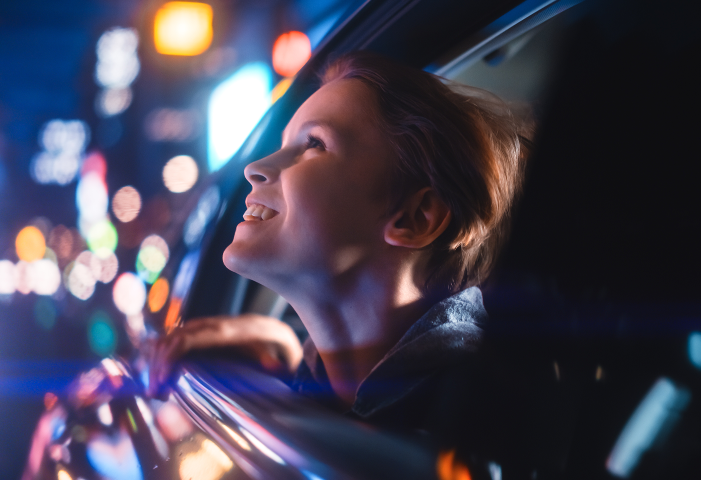 Image of woman in a moving car with bokeh effect taken using CN-E 14-35mm T1.7 L S/SP Cinema Lens