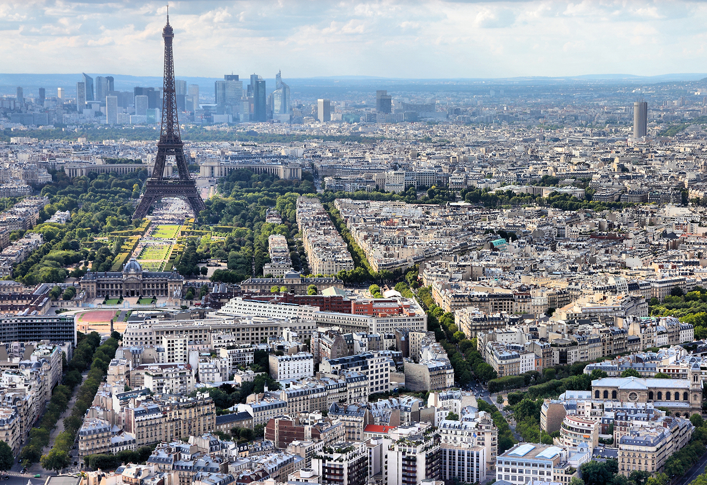 Image of aerial view of Paris taken using CN-E 14-35mm T1.7 L S/SP Cinema Lens