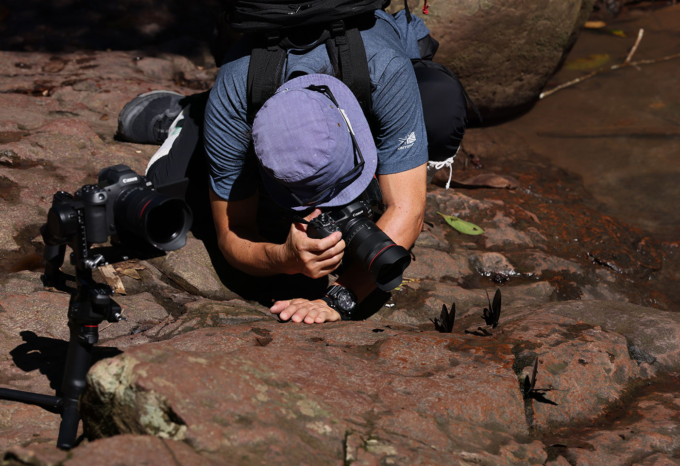 Image of a photographer utilising the RF 20mm f/1.4L VCM prime lens