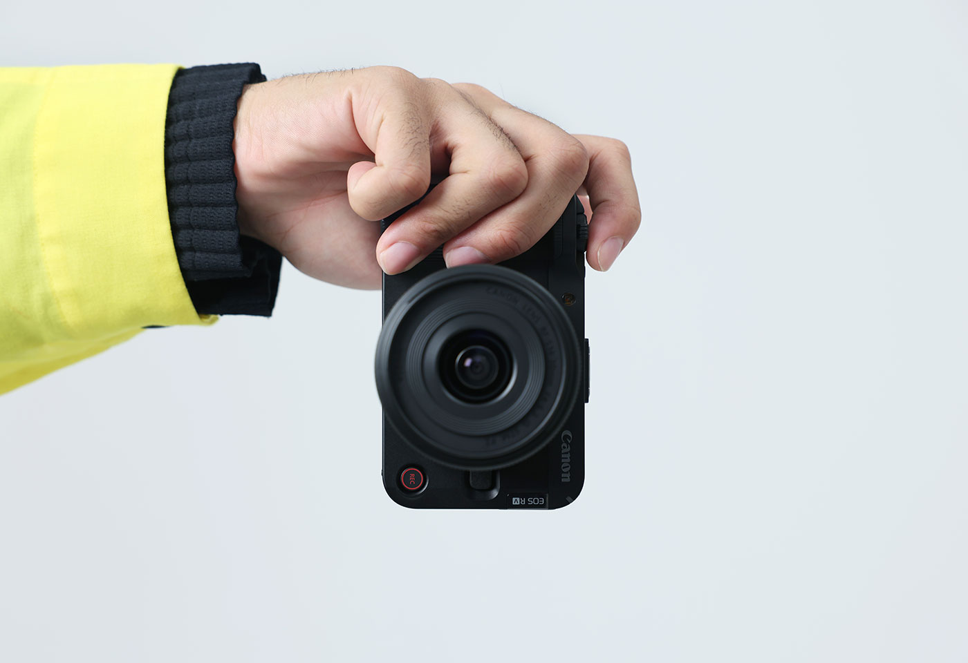 Image of EOS R50 V camera with the RF-S 14-30mm f/4-6.3 IS STM PZ standard zoom lens attached