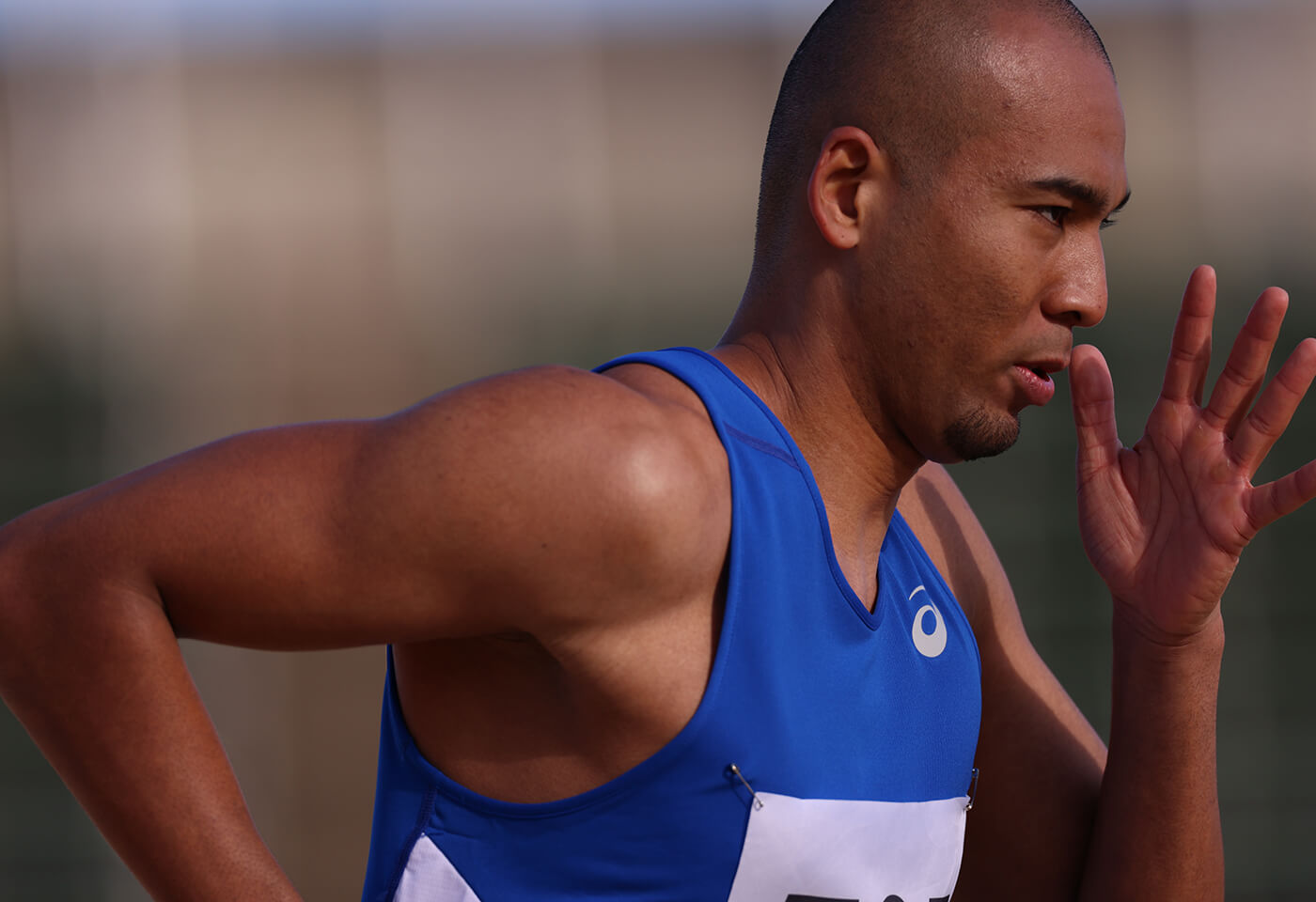 Athlete on the move taken with RF 600mm f/4 L IS USM telephoto lens