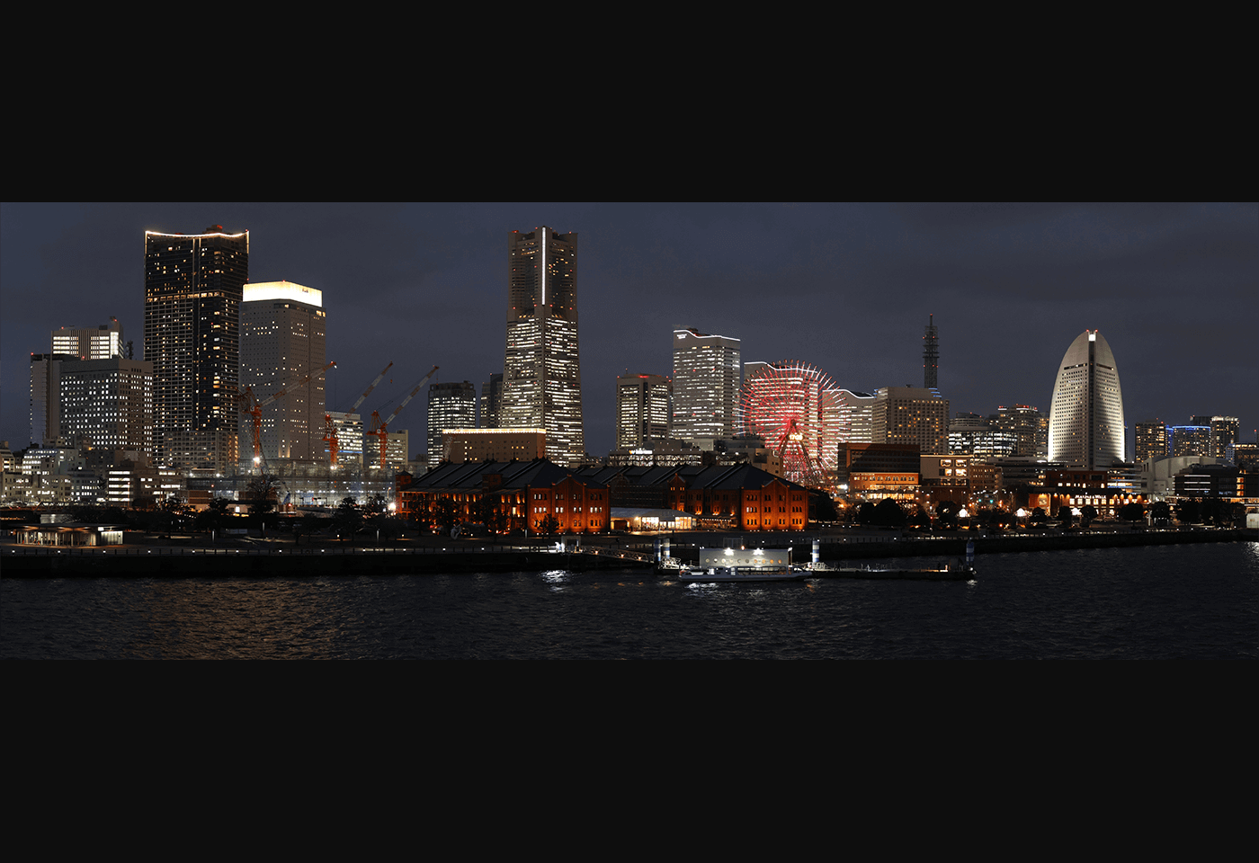 Panorama shot of the city taken using EOS R10 mirrorless camera