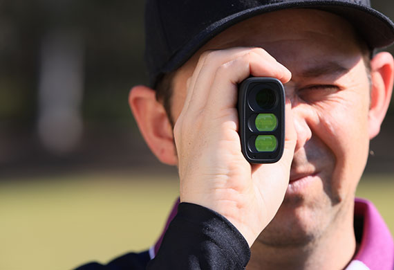 Golf player using the Canon PowerShot GOLF rangefinder