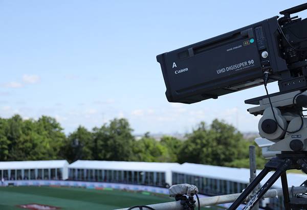 In situ image of Canon box/field broadcast lenses