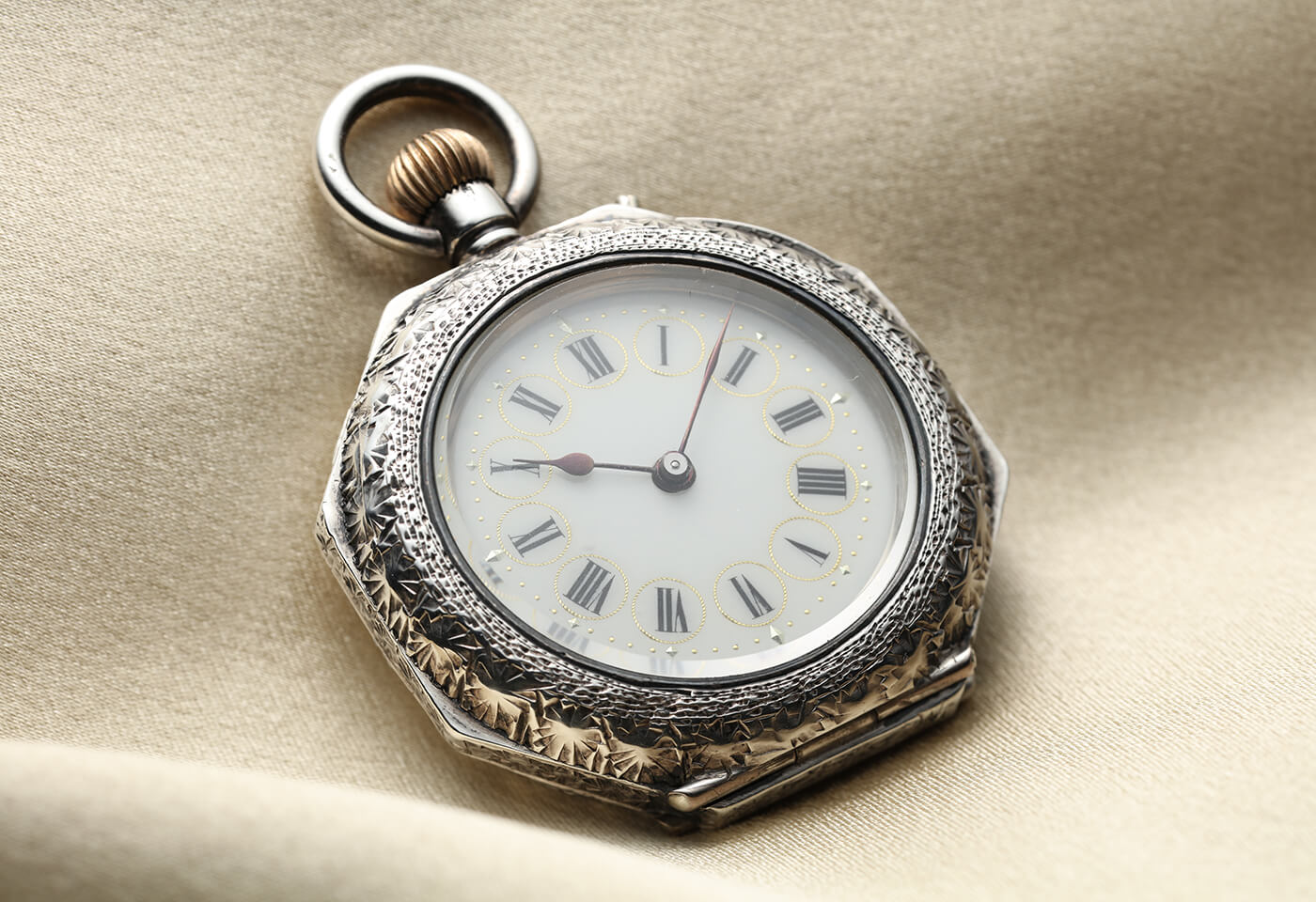 Pocket watch image taken with TSE 90mm f2 8L Macro