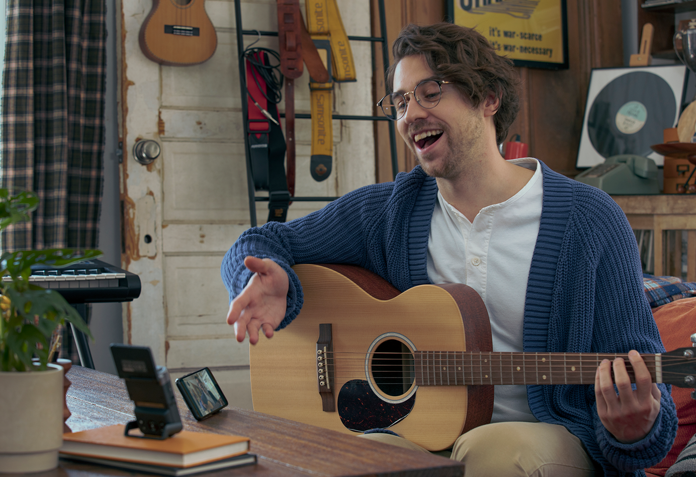 Image of the new PowerShot V10 for content creation