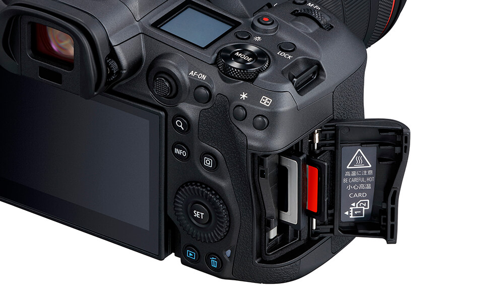 EOS R5 card slot
