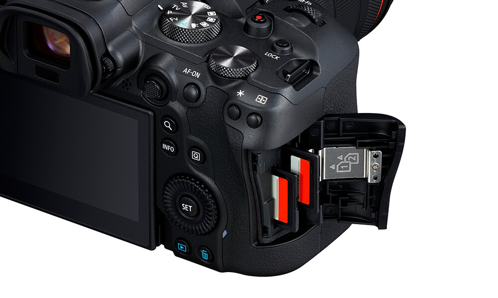 EOS R6 Card Slot