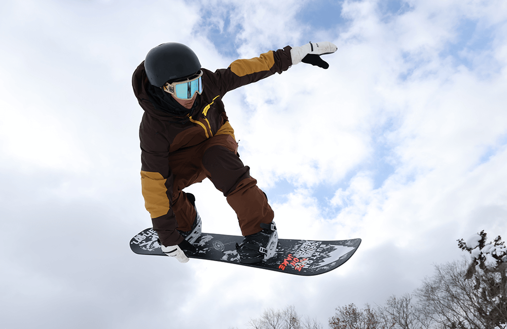 EOS R7 and EOS R10 mirrorless camera snowboarding featured image