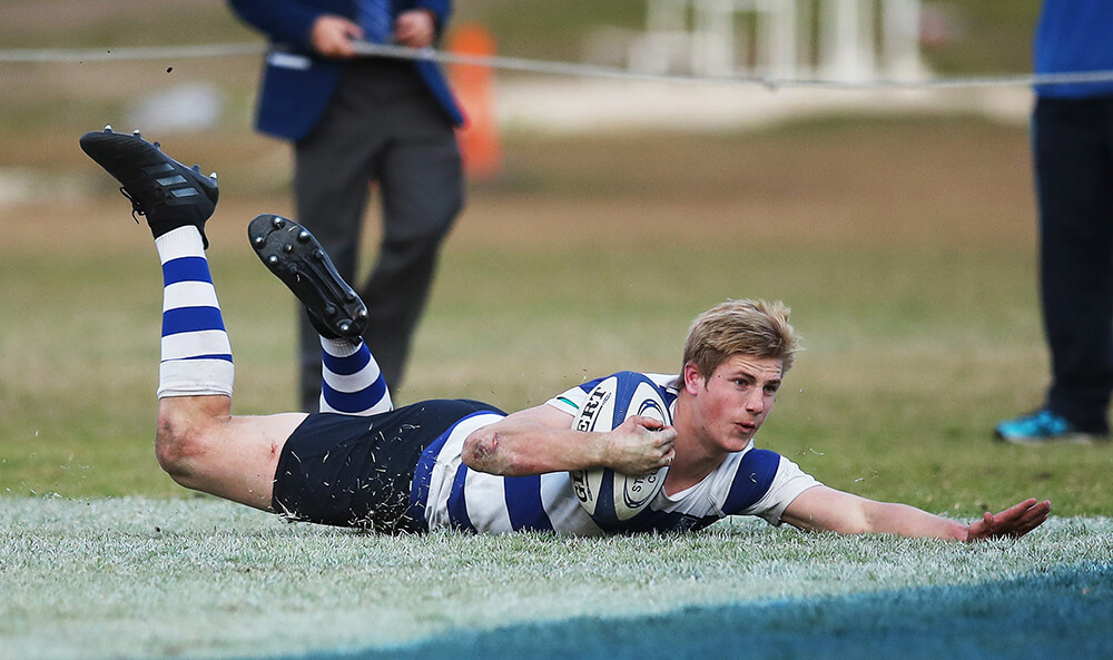 Sports Photography Tips - Scoring a try image by Phil Hillyard