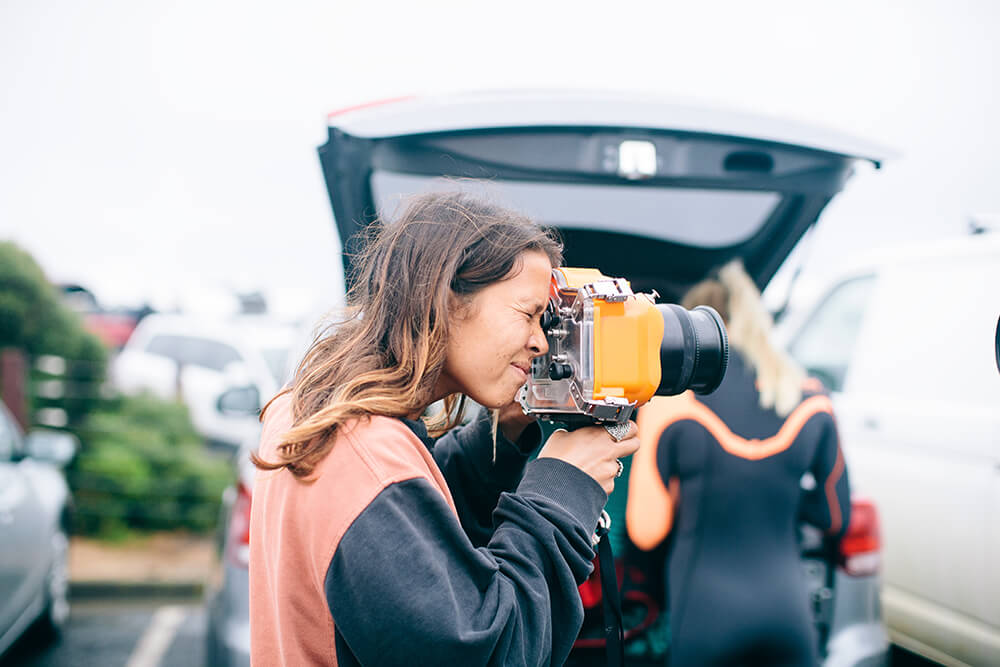 Fran Miller using an underwater camera housing before the surf – image by Ed Sloane 