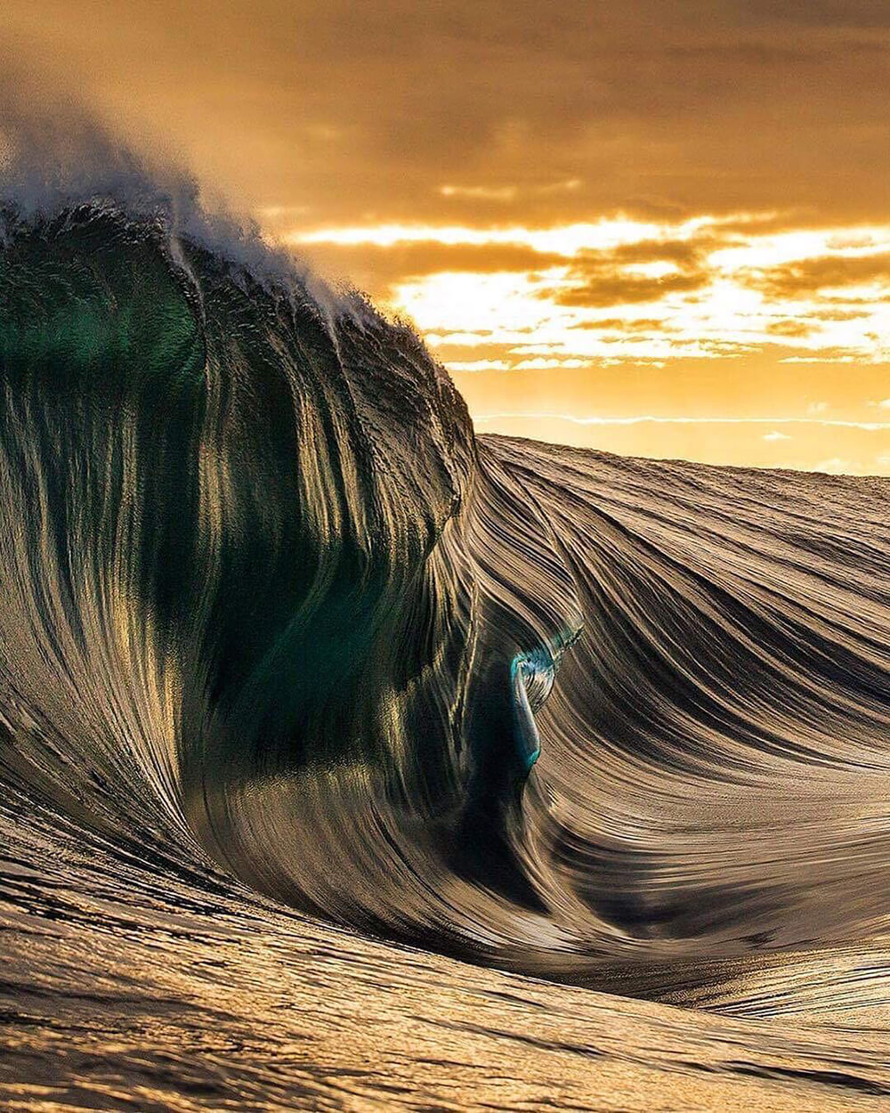 Image of ocean wave by @anjsemark