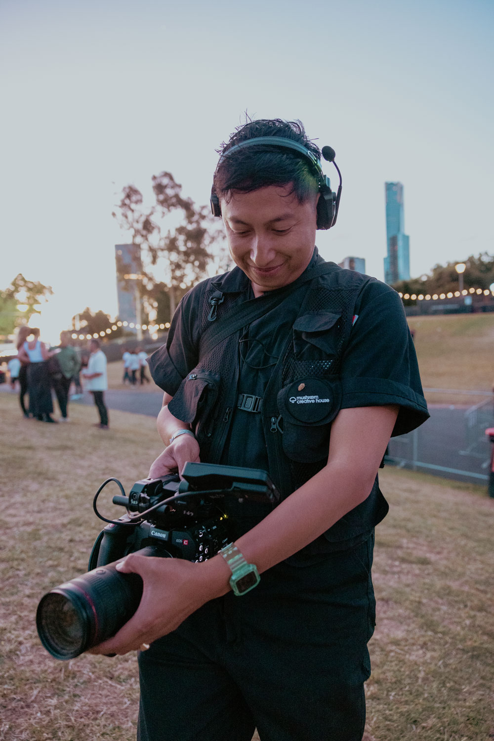 Man holding the Canon EOS C400 Content 2