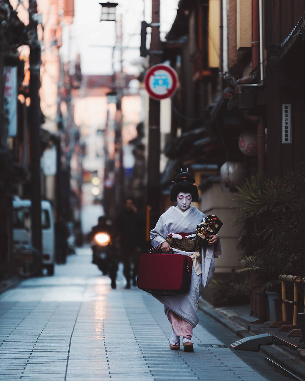 Photo of a Geisha in Pontocho Alley