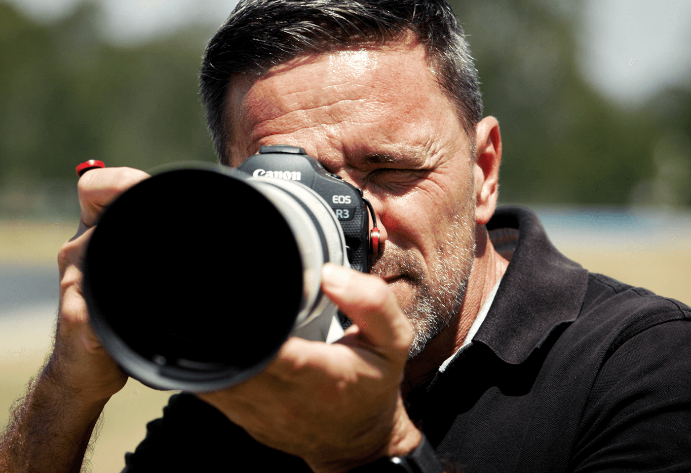 Canon Master Mark Horsburgh using a Canon EOS camera with telephoto lens